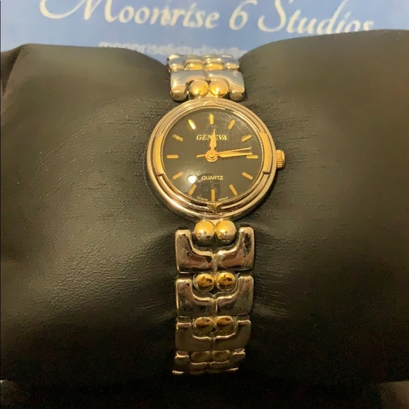 Geneva woman’s silver and gold tone wrist watch - Picture 4 of 7